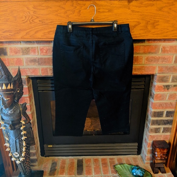 Coldwater Creek brand black capri jeans size 14 - Picture 2 of 3